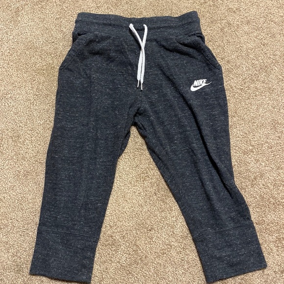 Girls Nike short leg baggy joggers Med - Picture 1 of 2